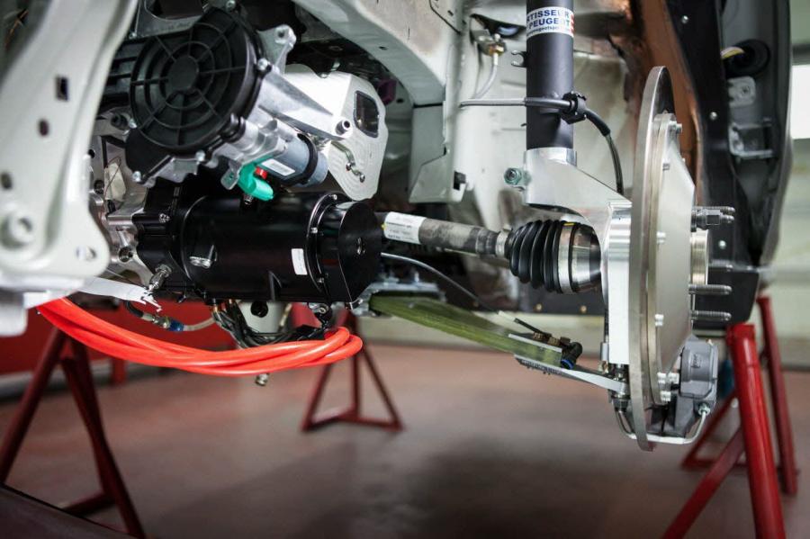  Peugeot 208 Hybrid FE 2013 года  (фото 8 из 19)